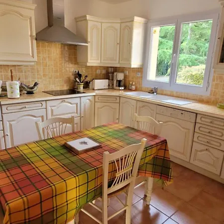 Spacious Villa Saint-Vivien-de-Médoc