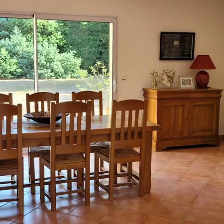 Spacious Saint-Vivien-de-Médoc