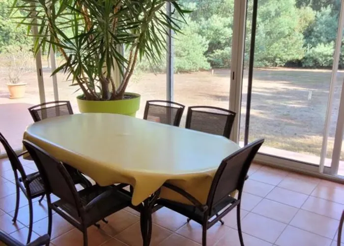 Spacious Vila Saint-Vivien-de-Médoc