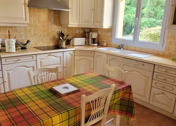 Spacious Vila Saint-Vivien-de-Médoc