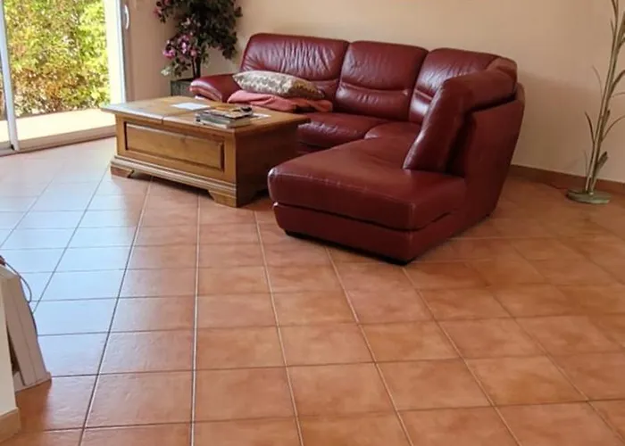 Spacious Vila Saint-Vivien-de-Médoc