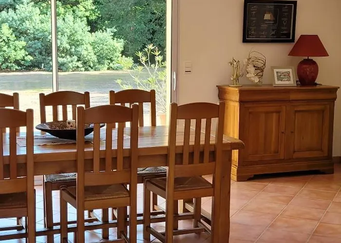 Spacious Saint-Vivien-de-Médoc